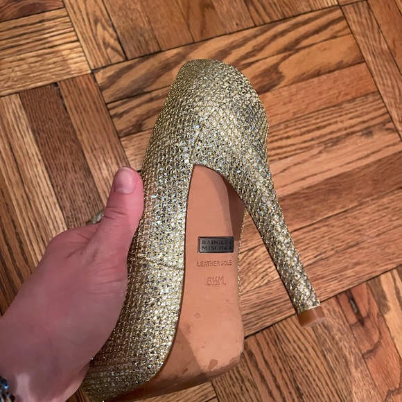 Gold, sparkly platform prep toe Badgley Mischka pumps, size 6.5 - Picture 4 of 5